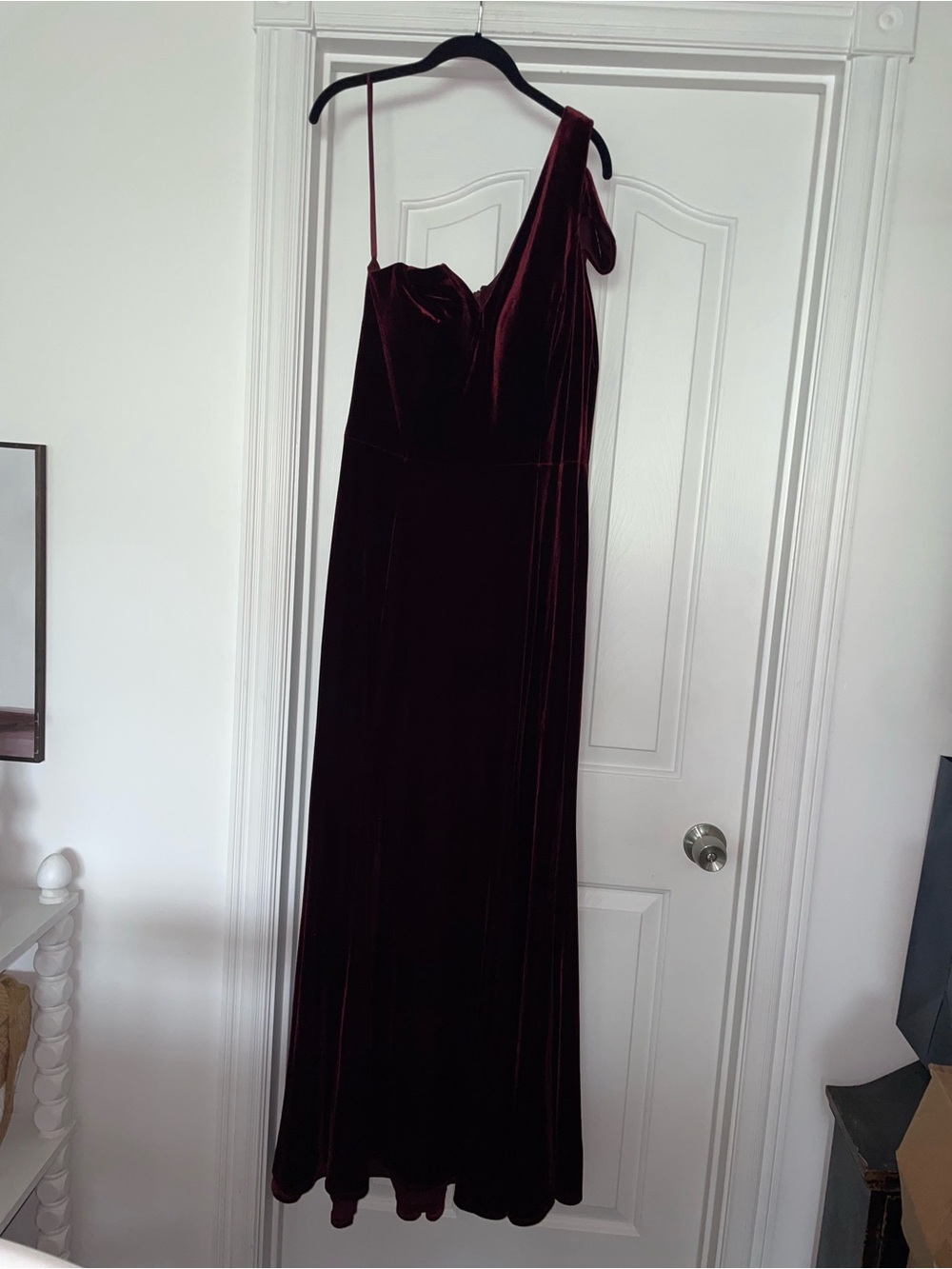 Betsy & Adam Ella Velvet One-Shoulder Gown Maxi Dress Lined Burgundy Size 16 - Picture 2 of 9